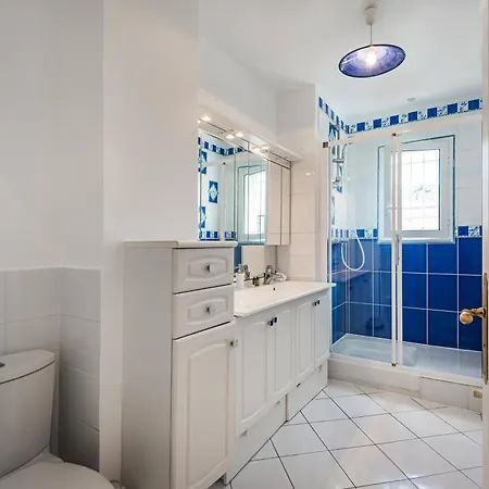 5 Salles De Bain • Chateau De Versailles A Pied * Le Chesnay (Yvelines)