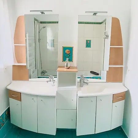 Villa 5 Salles De Bain • Chateau De Versailles A Pied Le Chesnay (Yvelines)