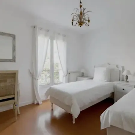 5 Salles De Bain • Chateau De Versailles A Pied Le Chesnay (Yvelines)