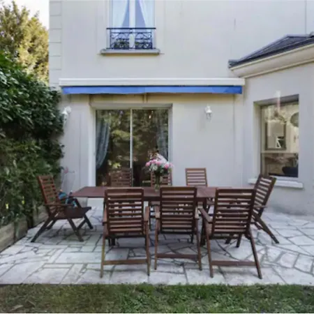 Villa 5 Salles De Bain • Chateau De Versailles A Pied Le Chesnay (Yvelines)