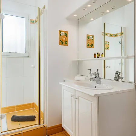 5 Salles De Bain • Chateau De Versailles A Pied Le Chesnay (Yvelines)