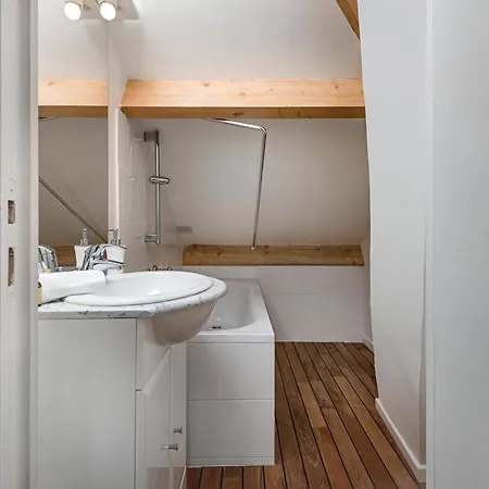 Villa 5 Salles De Bain • Chateau De Versailles A Pied Le Chesnay (Yvelines)