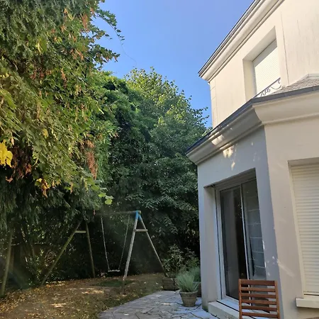 5 Salles De Bain • Chateau De Versailles A Pied Le Chesnay (Yvelines)