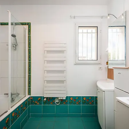 5 Salles De Bain • Chateau De Versailles A Pied