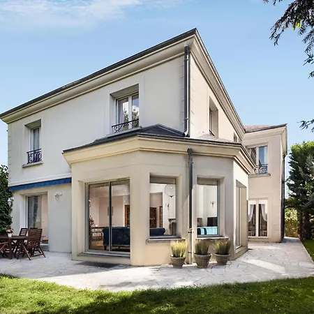 Villa 5 Salles De Bain • Chateau De Versailles A Pied Le Chesnay (Yvelines)